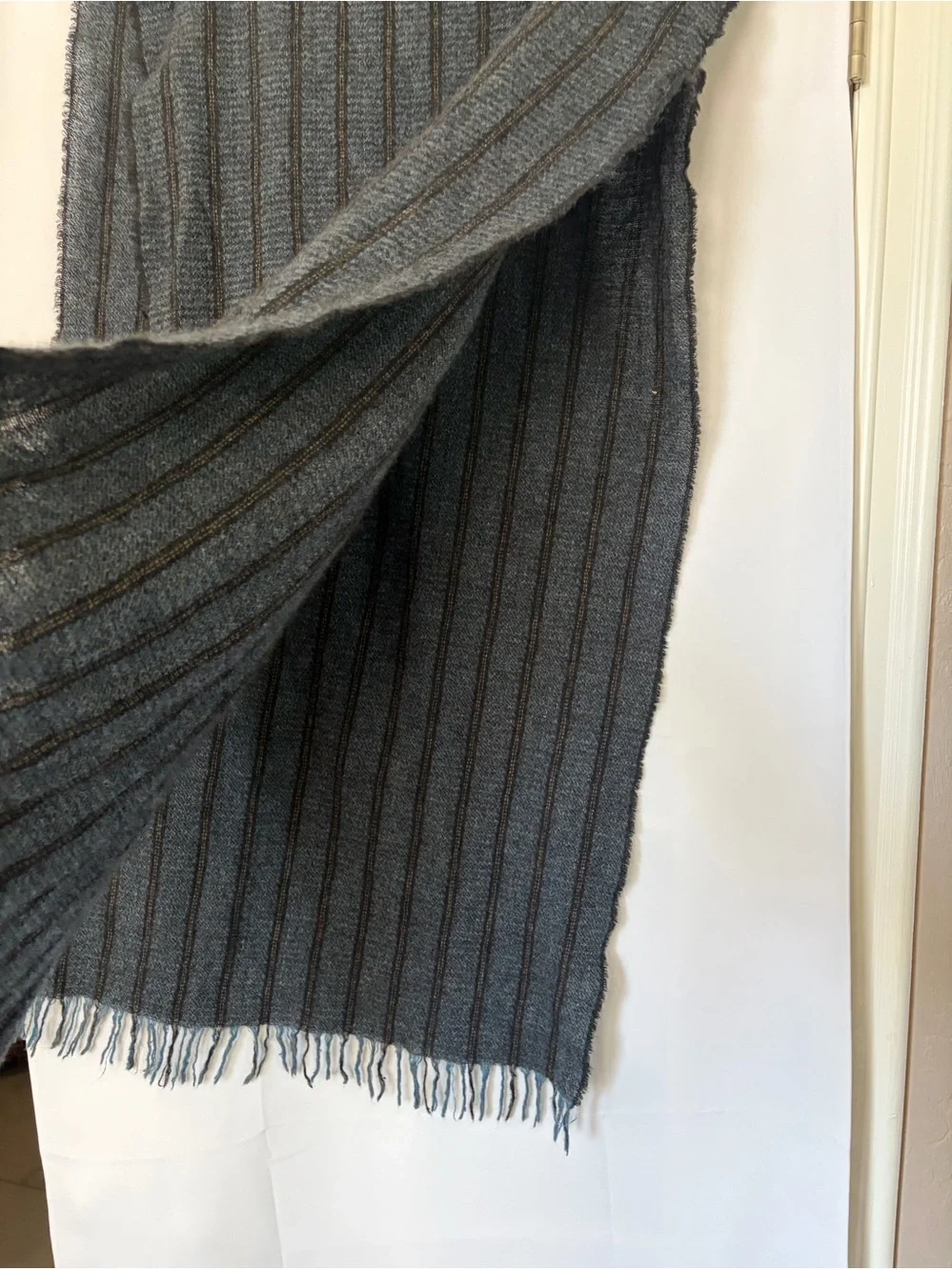 John Varvatos men’s 100% cashmere striped scarf - Picture 6 of 7
